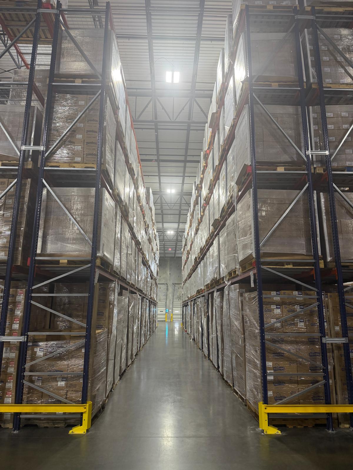 Fully loaded selective pallet rack aisle